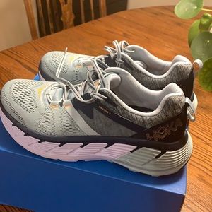 Hoka One One women’s Gaviota 2- 10- New in box